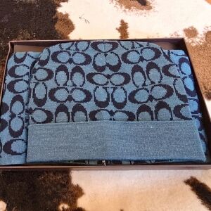 Brand New coach signature reversible Hat & Scarf set with gifting box